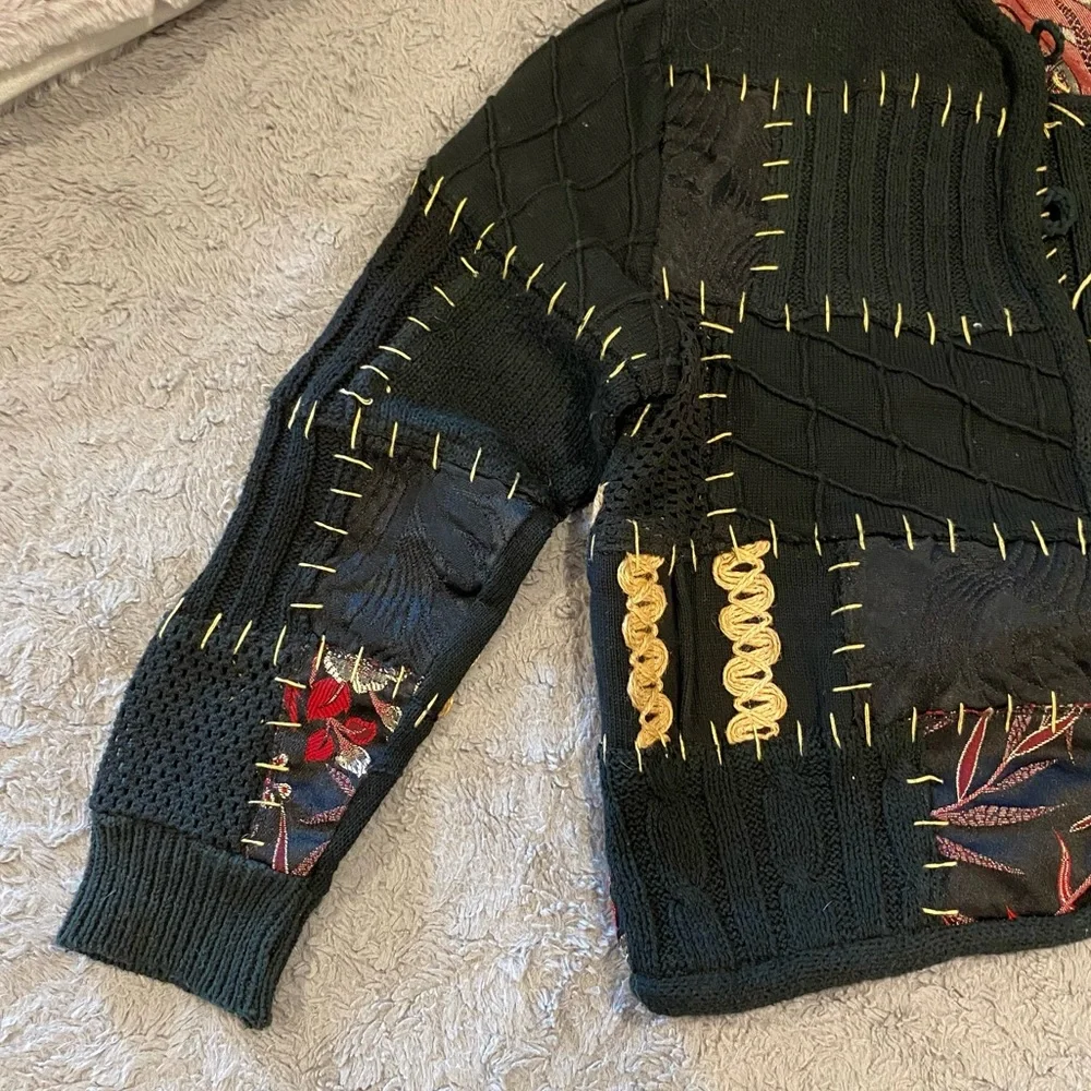 Vintage Sandy Starkman Patchwork Embroidered Sweater size M black/red/yellow - Picture 3 of 10